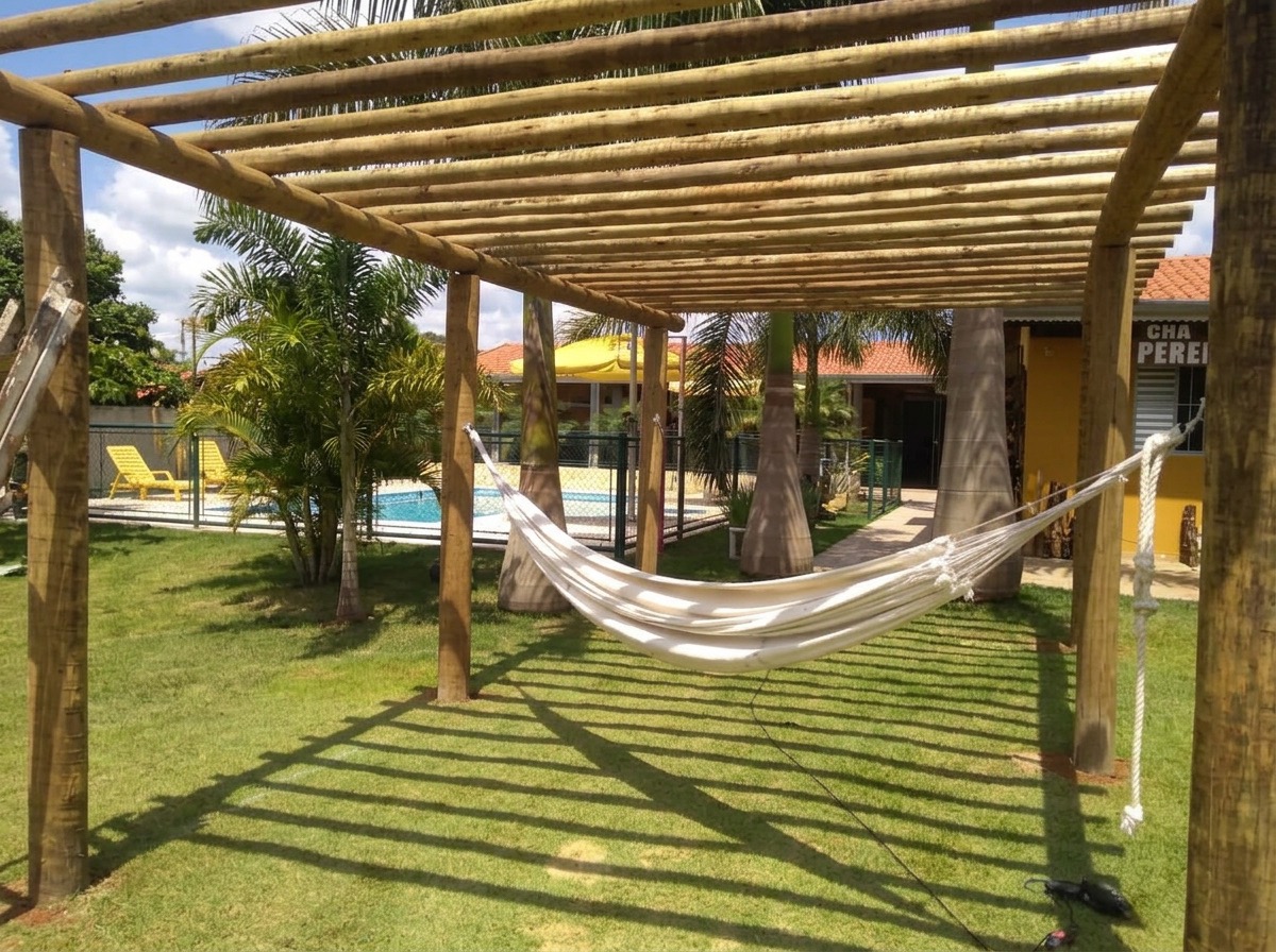 Pergolado residencial de eucalipto